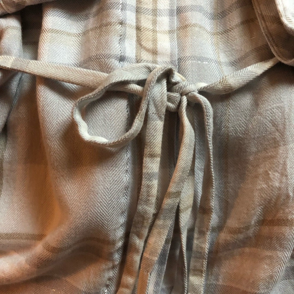 White House Black Market blouse. Size 6 - Picture 3 of 7